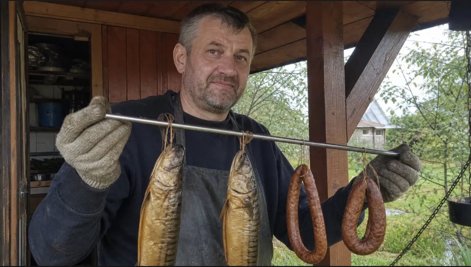 Рекламный креатив с акцентом на готовый результат — копчёную продукцию