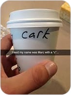 Подпись на фото: «Я сказал, что моё имя — "Марк" с буквой „С“»